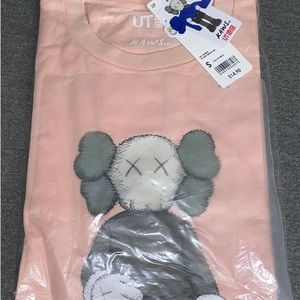 *NWT* Kaws X Uniqlo Collaboration T- Shirt (Share)